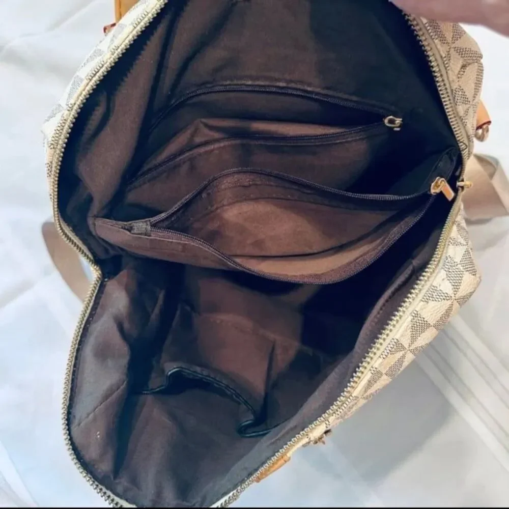Backpack - Picture 3 of 10